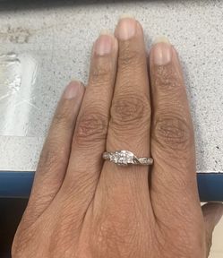 10k White Gold Diamond Ring