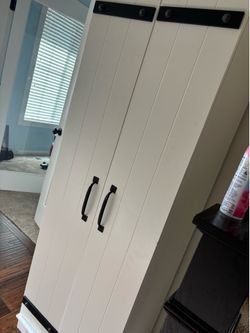 Gorgeous cabinet