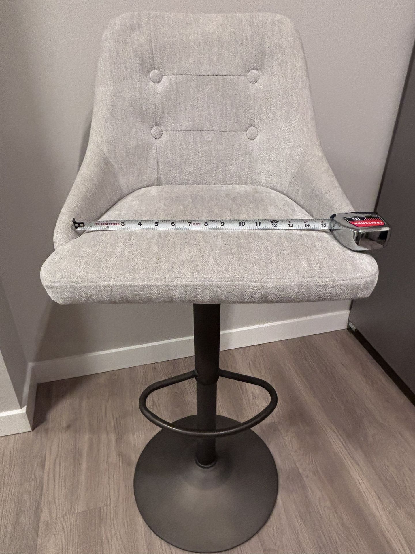 Entrance Table / 4 High Top Chairs