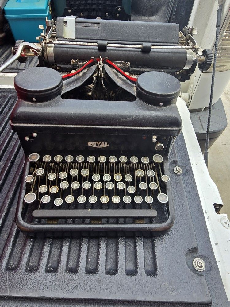 Typewriter Antique