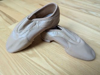 BLOCH Tan Leather Jazz Dance Shoes. Size 4.5