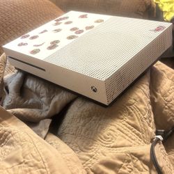 For Sale: Xbox One S – Powers On but Shuts Off After a Few Minutes (For Parts or Repair)