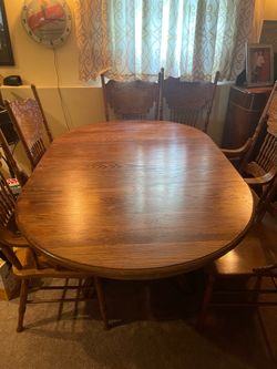 Oak Table w/2 leaves and 6 Chairs