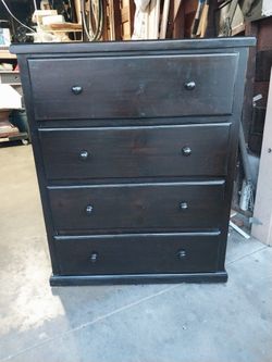 SOLID WOOD 4 DRAWERS DRESSER 