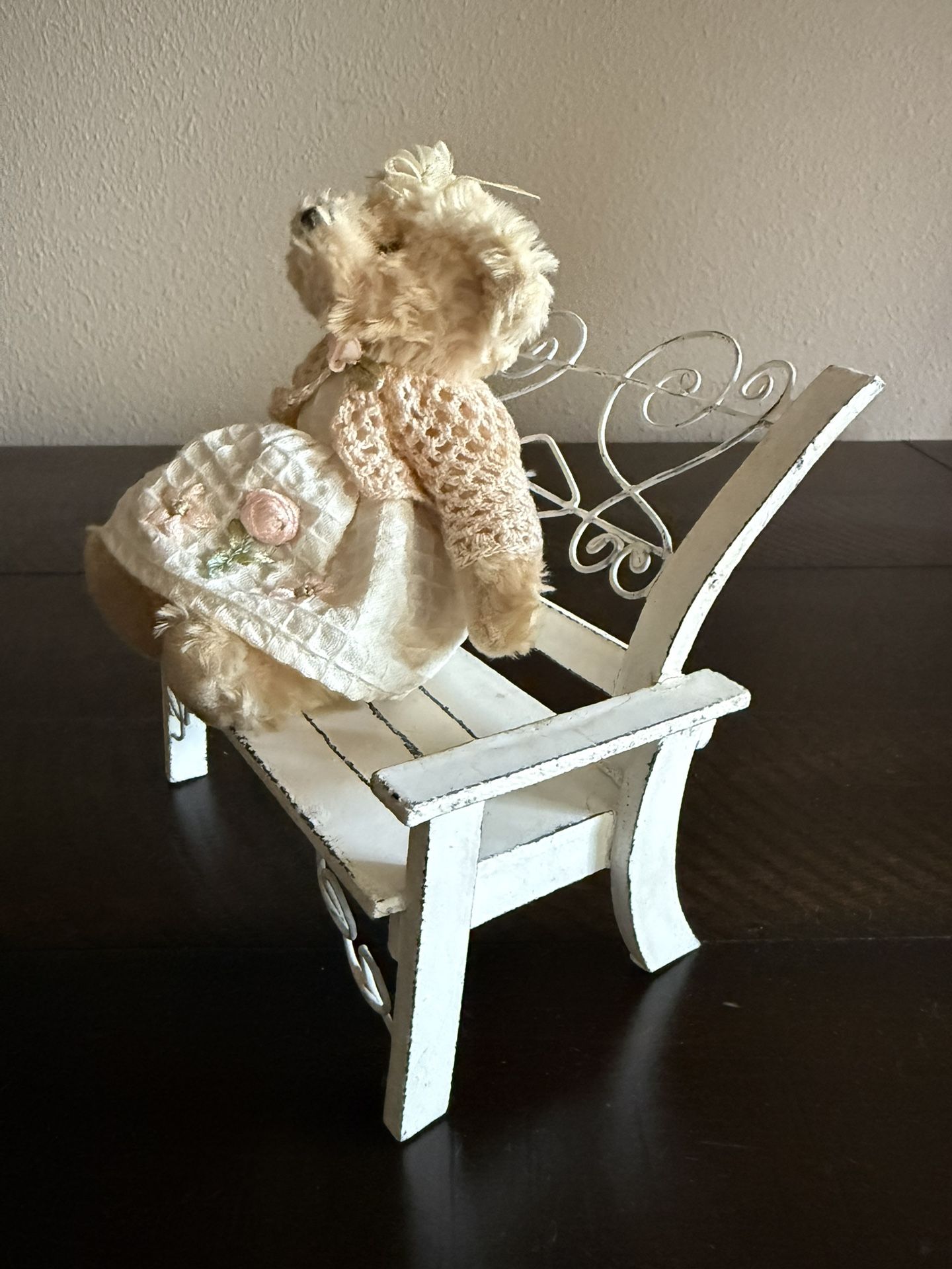 wood/metal bench 5"x5"x4.5" with bear