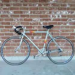  Vintage PEUGEOT Avoriaz  Road Bike[ Phe8 54]  It needs tires.