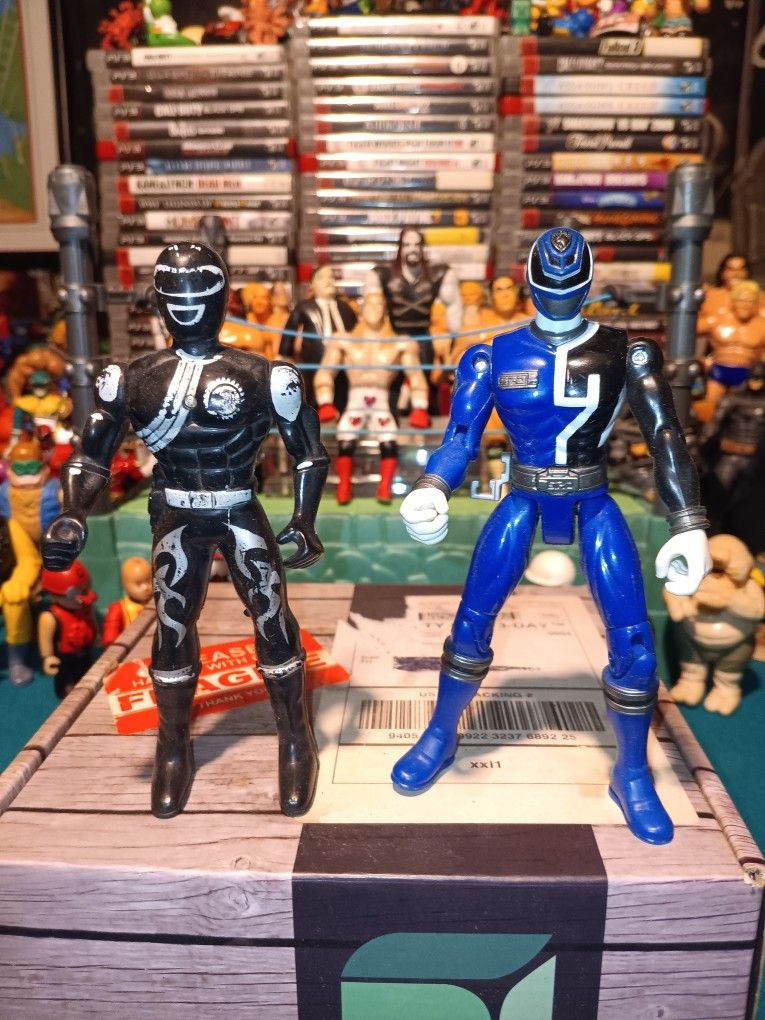 Mighty Morphin Power Rangers "Black Ranger" " Blue Light Patrol Ranger ( Vintage Bandai 2004 )