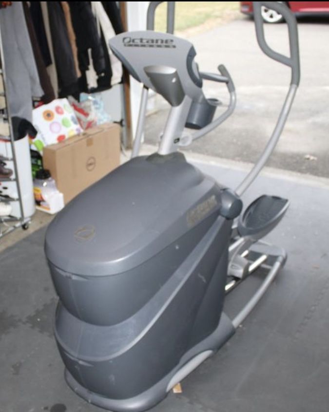 Octane Fitness Q37E Cross Trainer Elliptical - Retails $4000