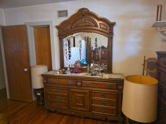 Solid Oak Queen bedroom set