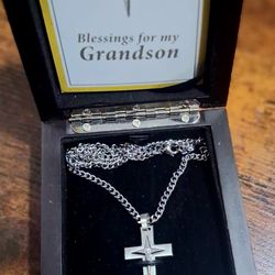 cross pendant necklace
