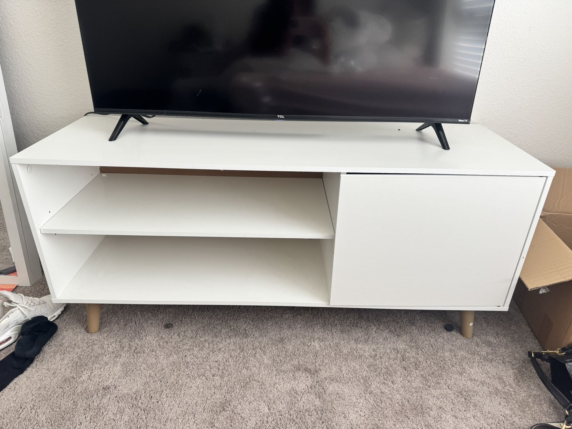 TV STAND 