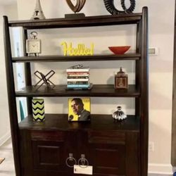 Bookshelf 