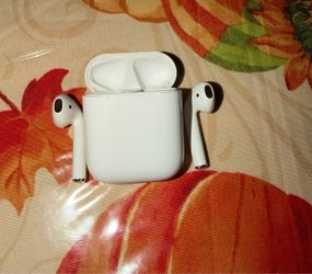 Apple AirPods with Charging Case