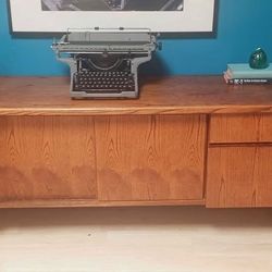 Oak Wood Media Credenza, Vintage TV Cabinet, Stands. Delivery