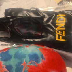 Fendi
Fendi FE40030I 01D Sunglasses Women's Shiny Black/Polarized Grey Gradient 59mm