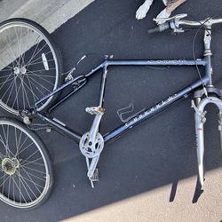 Men’s Cannondale Bike (for parts only)