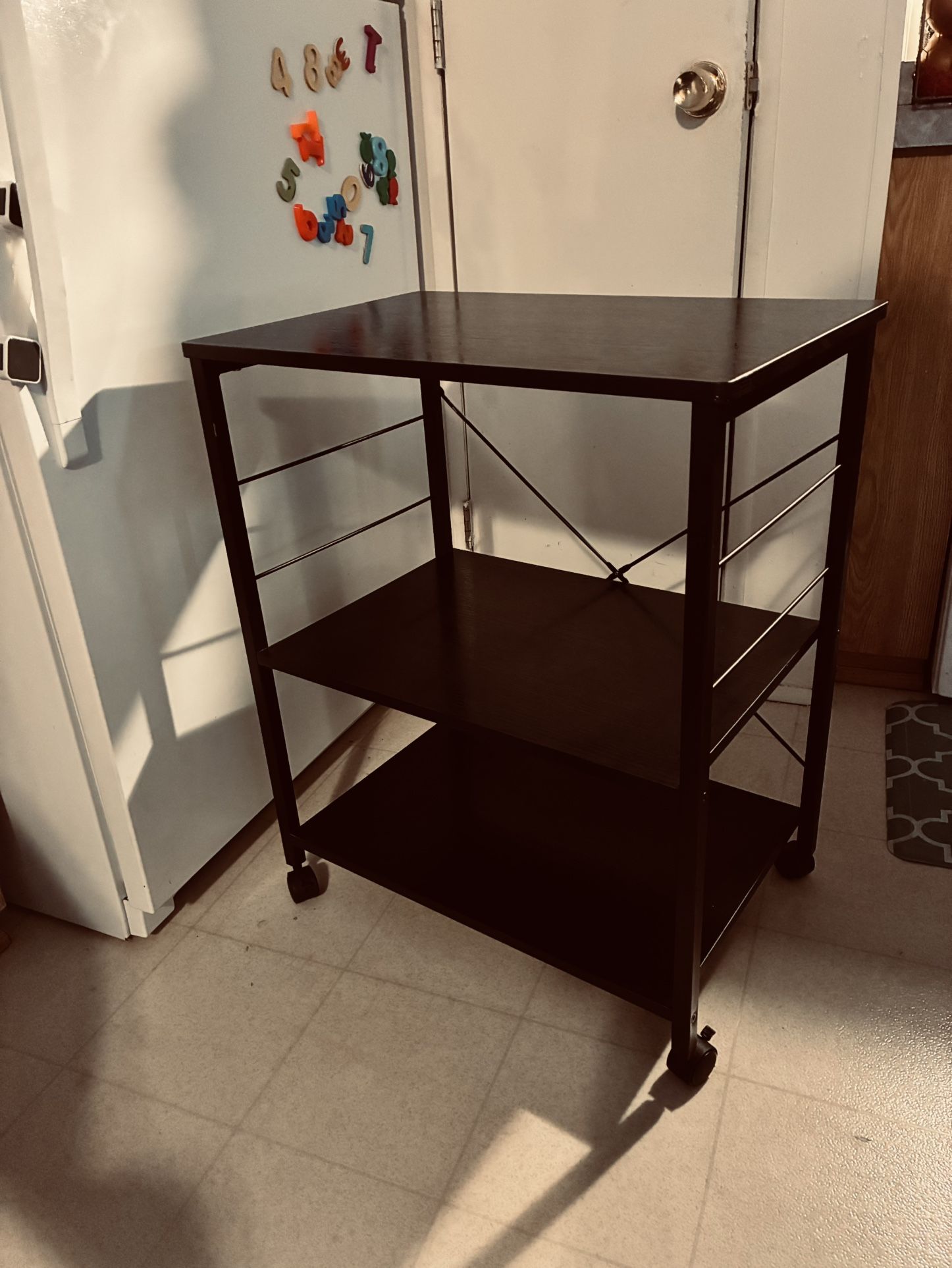 🤩💓🤩💓$50 (no will not take less/no accepto offertas ni nada menos)Beautiful black microwave cart/table or storage shelf /stand. 2'5" tall X 2 ft wi