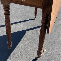 Antique table with one leaf 
