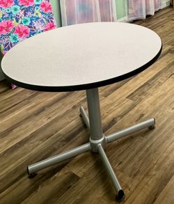 Restaurant Style Round Tables