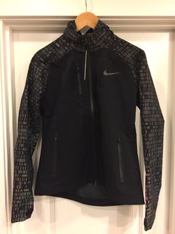 vlotter En eenheid Nike Women's HyperShield Flash 3M Running Jacket for Sale in Kirkland, WA -  OfferUp