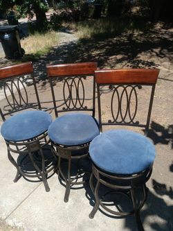 !! 3 Counter Bar Stools  Metal Frame  Price For All 24 in from Floor to seatl