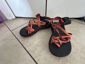 Chacos Woman Size 7  In Good Condition .