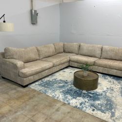 Ashley Furniture Rawcliffe 3-Piece Sectional Couch