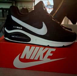 Womens size 9 Nike Air Max Command