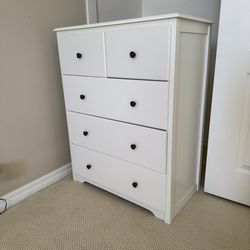 5 Drawer Dresser, Modern Tall Chest Dresser Very Good Condition