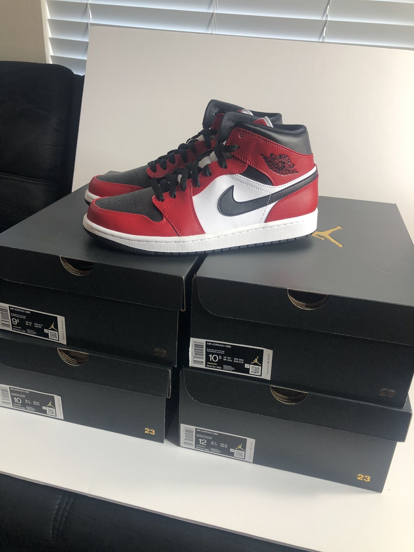 Nike air Jordan 1 Chicago mid size 10 10.5 12 brand new