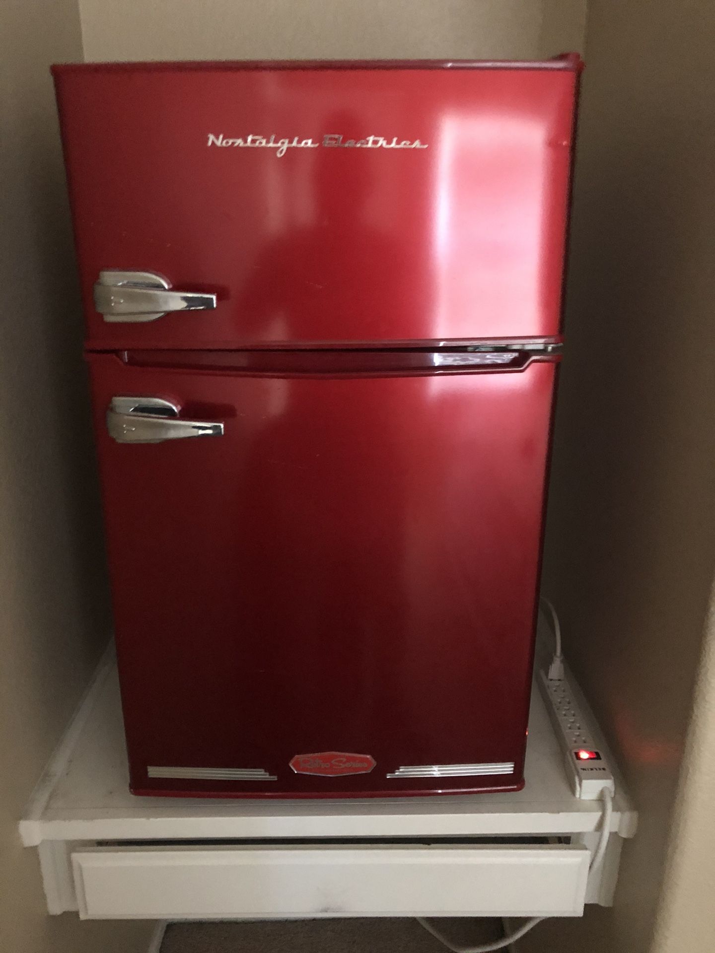 Nostalgia Electrics mini fridge & freezer 3.1 cubic