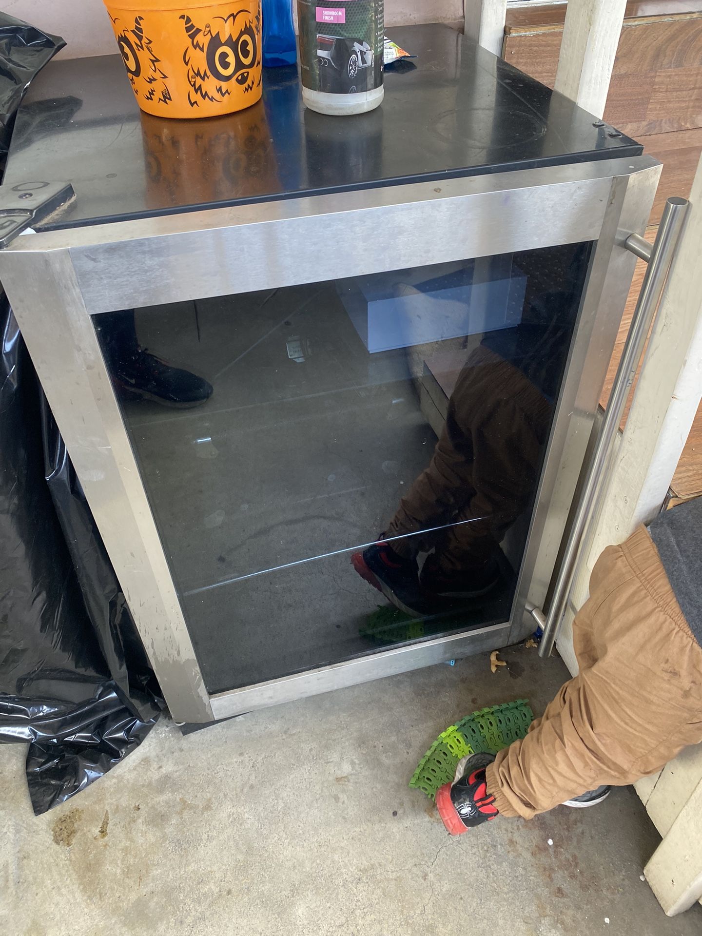 Mini fridge