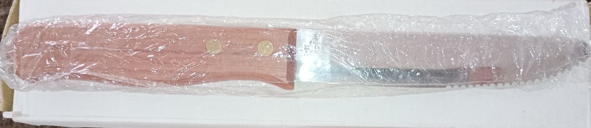 Oneida. Set Of 12. New In Box. 10 In Stainless Jumbo Steak Knife. 