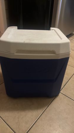 Igloo ice chest with wheels