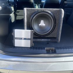 JL Bass And Amplifier