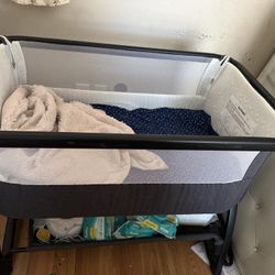 Portable Baby Crib with Comfortable Mattress 