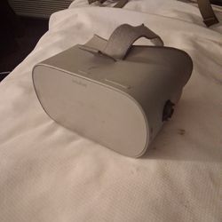 Oculus Go VR Headset No Controller, Needs Strap