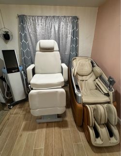 4D Massage Chair by iBoo- Like New -Huge discount!