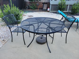 Metal Mesh Patio Table with 2 Chairs