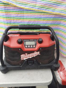 MILWAKEE  HEAVY DITY JOB  ROCKFOR FOSTGATEAM,FM WITH AUXLIAR