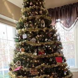 BEAUTIFUL 9.5ft Artificial CHRISTMAS TREE 