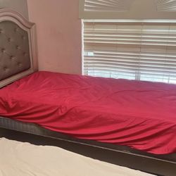 Beautiful Silver Bedroom Set