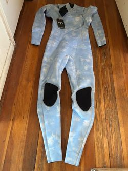 Brand New Billabong Woman’s Full Wetsuit 3/2 with tags Size 8 Salty Dayz