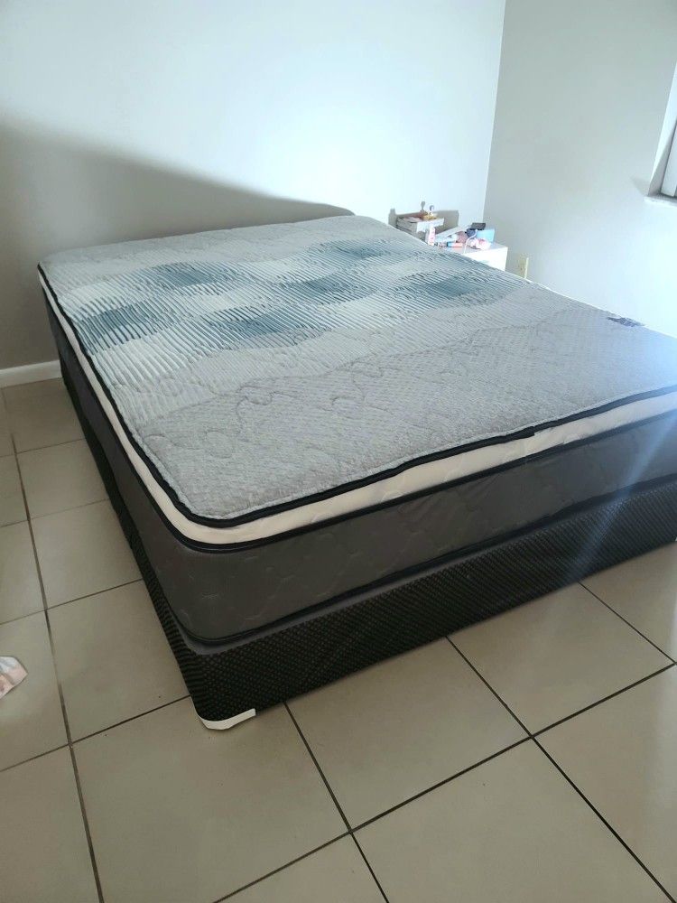 NEW FULL PILLOW TOP MATTRESS AND BOX SPRING AVAILABLE KING SIZE