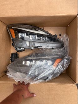 is250/350 VLand Headlights fits 06-12