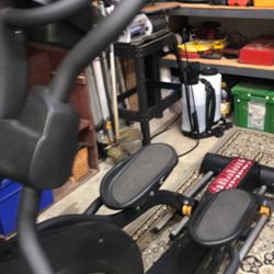 E95 Elliptical Sole One Year Old Bought For My Sister To Use After She Had Her Knee Replacement, And She Would Not Do It