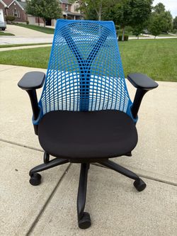 Herman Miller Sayl Office Chair – Excellent Condition – Blue/Black