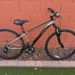 Specialized Crosstrail Bicycle 21 speed, 16" frame, 700 c tires