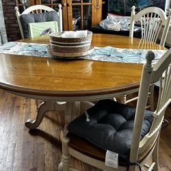Dining Room Table And Chairs 