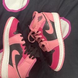 Air Jordan 1 Mid GS 'Coral Chalk'